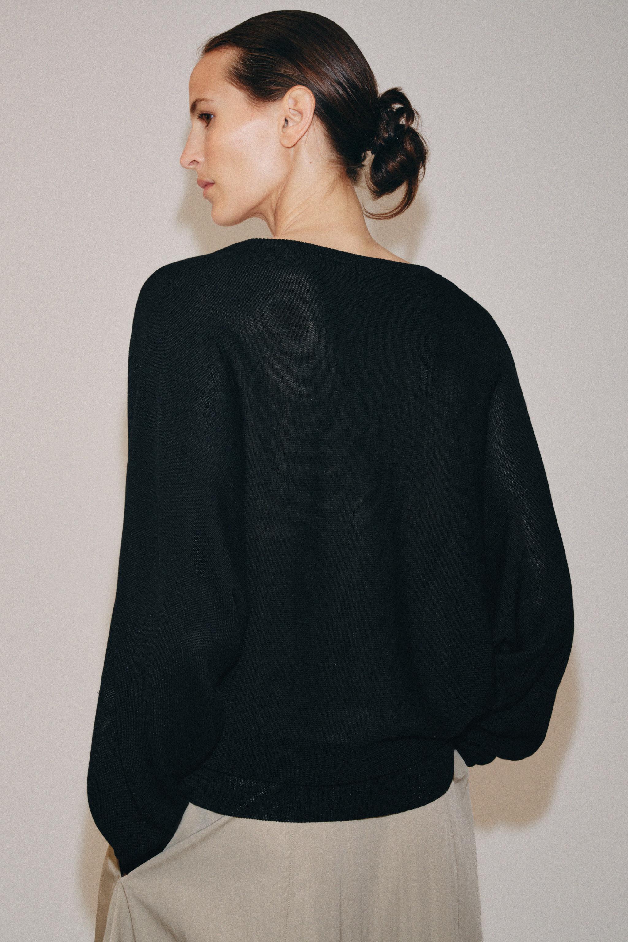PULL EN MAILLE AVEC COL V
